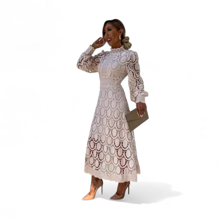 Elaina | Stilfuld Midi Kjole med Blonde Detaljer